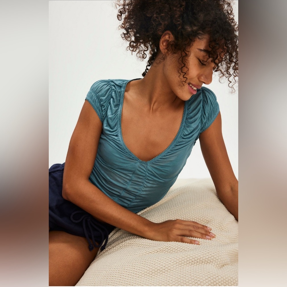 FREE PEOPLE On Air Cami TOP - Picture 2 of 4